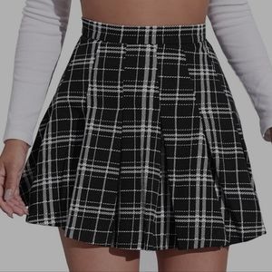 Shein Plaid Pleated Mini Skirt - Black and White - Small